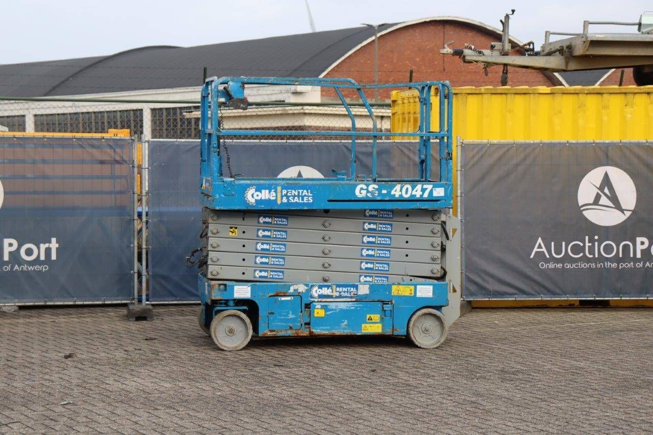 Scissor Lift Genie GS-4047 Electric 13.7m 2012