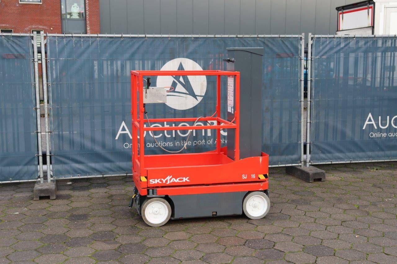 SkyJack SJ16 Electric Mast Lift 4.75m