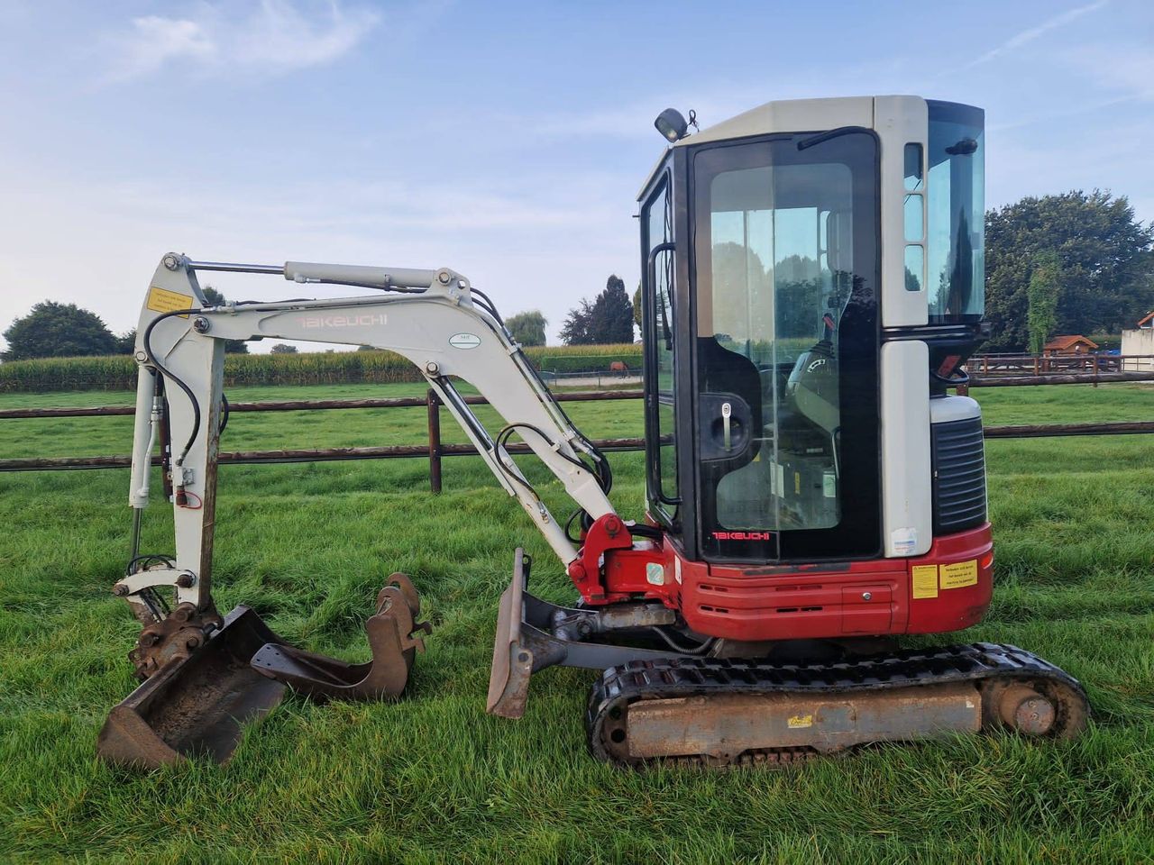 Mini digger Takeuchi TB23R Diesel