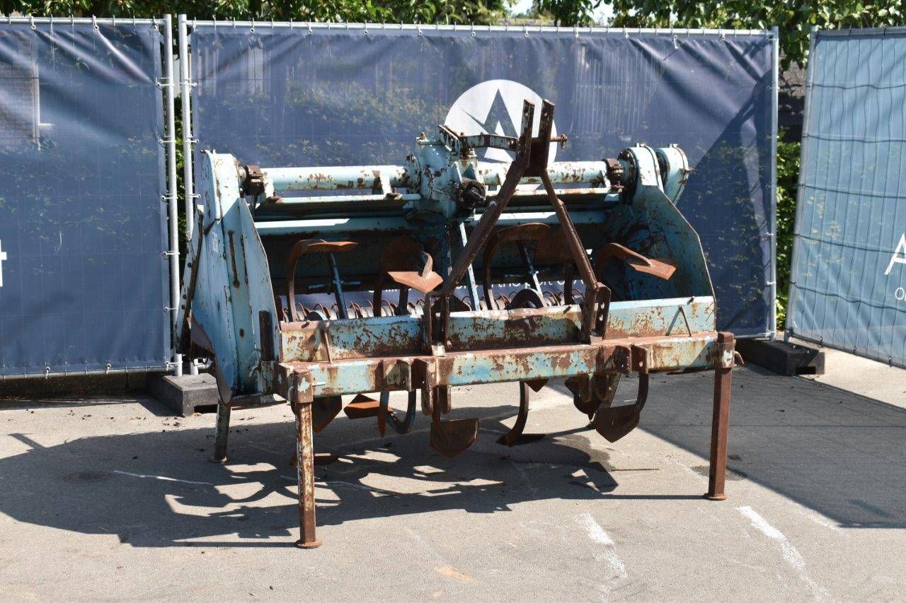 Spading machine