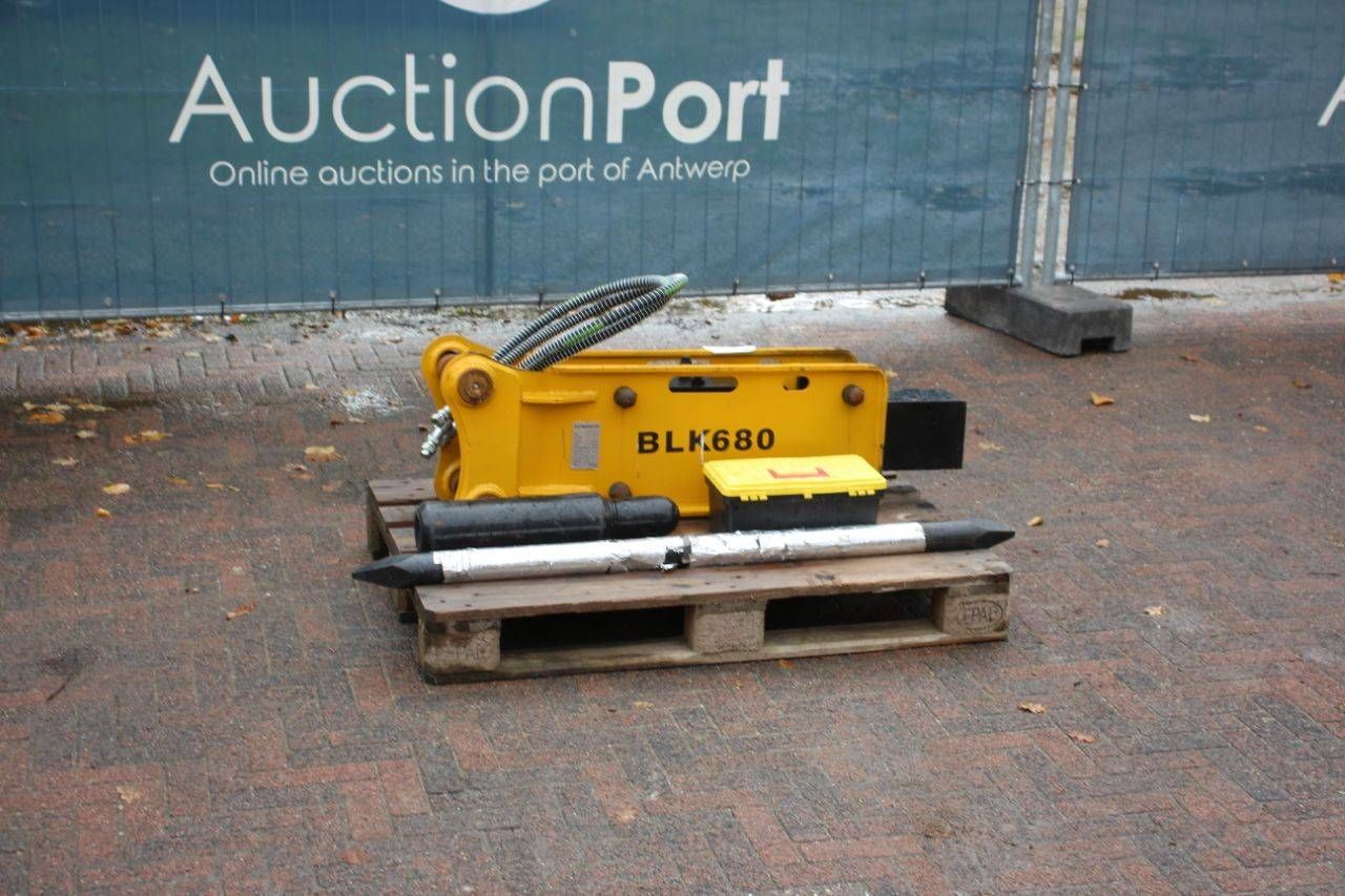 Demolition hammer BLK BLK680