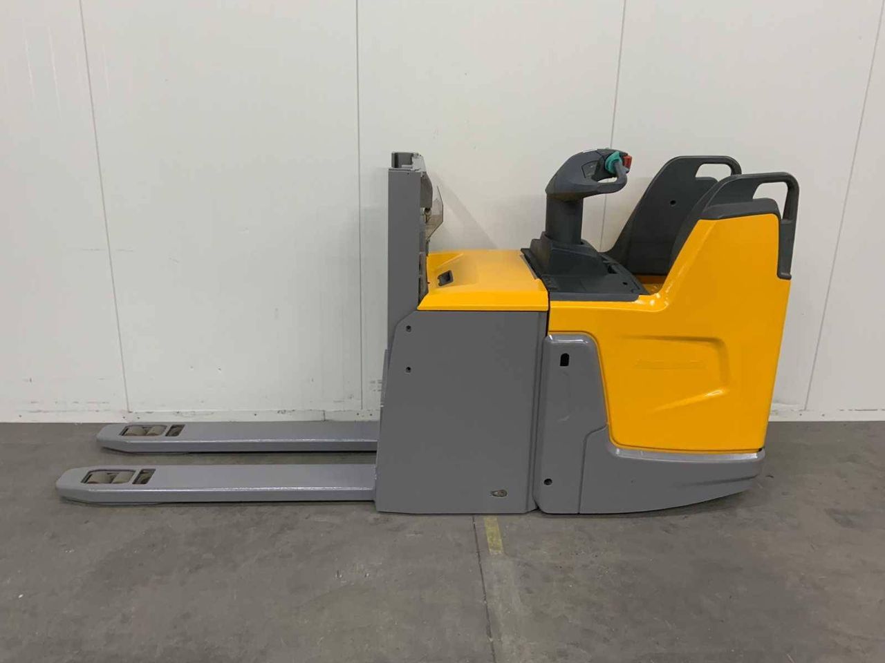 Stacker Jungheinrich ERD220 Electric 2000kg 1.66m 2018