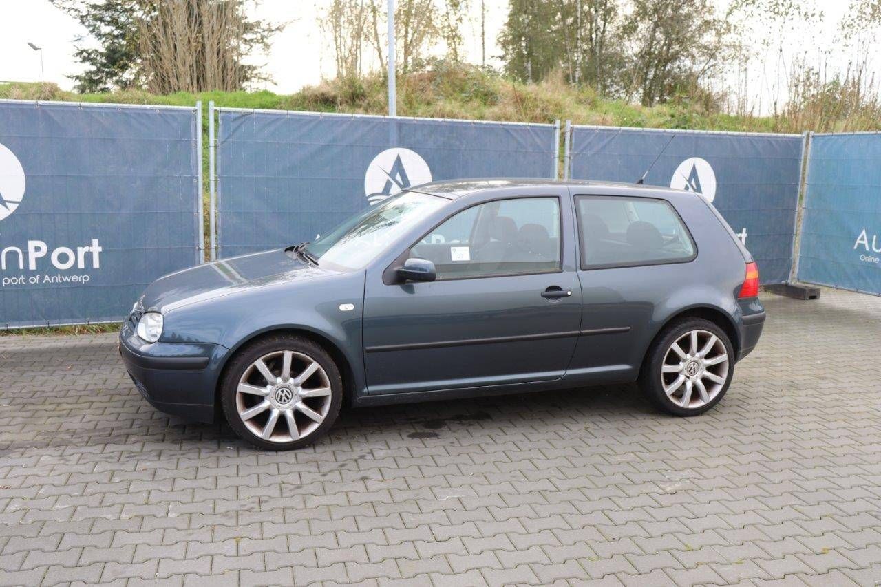 Passenger car Volkswagen GOLF Petrol 2002 (Margin)