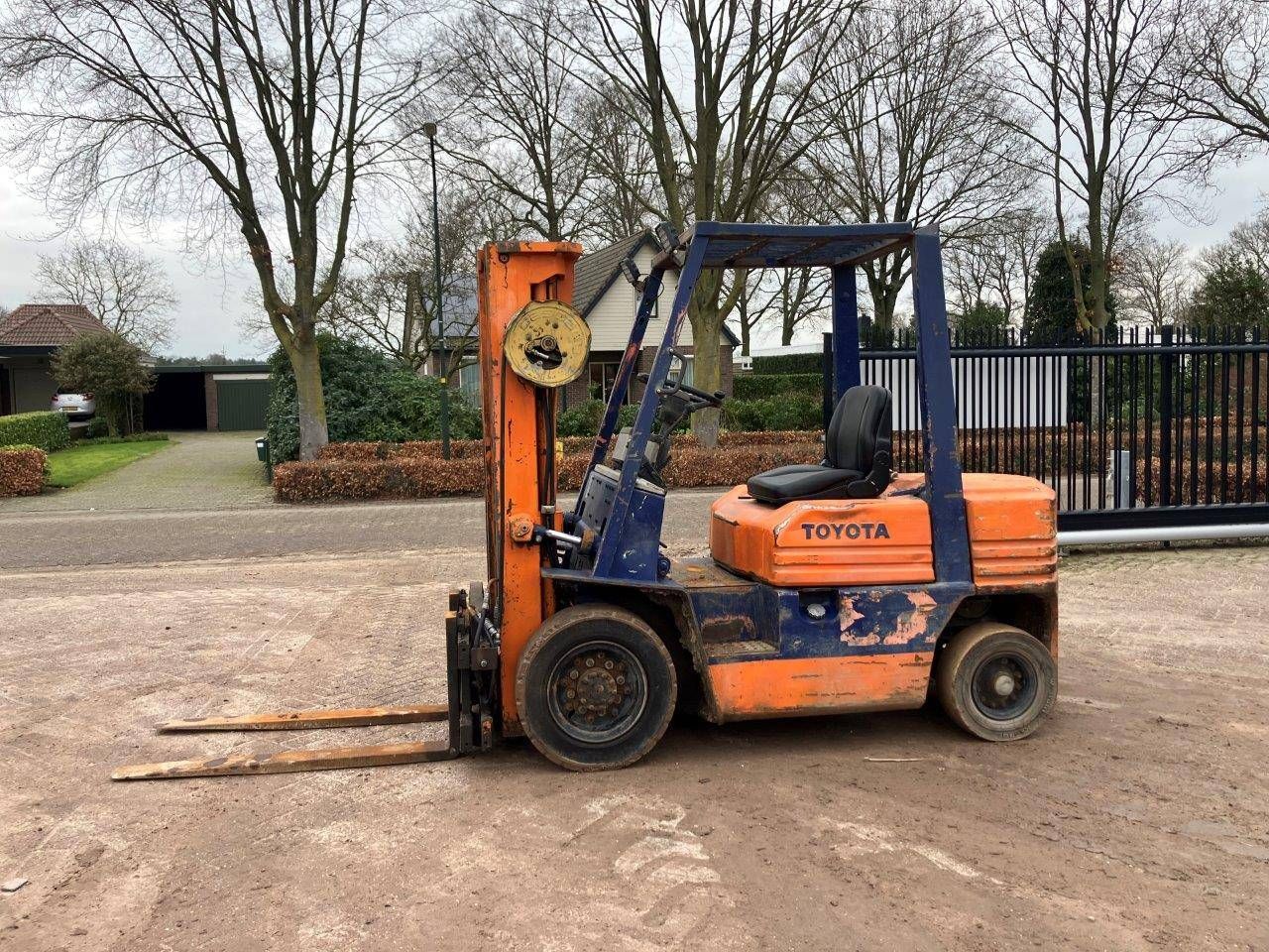 Forklift Toyota 02-5fd25 Diesel 2500kg
