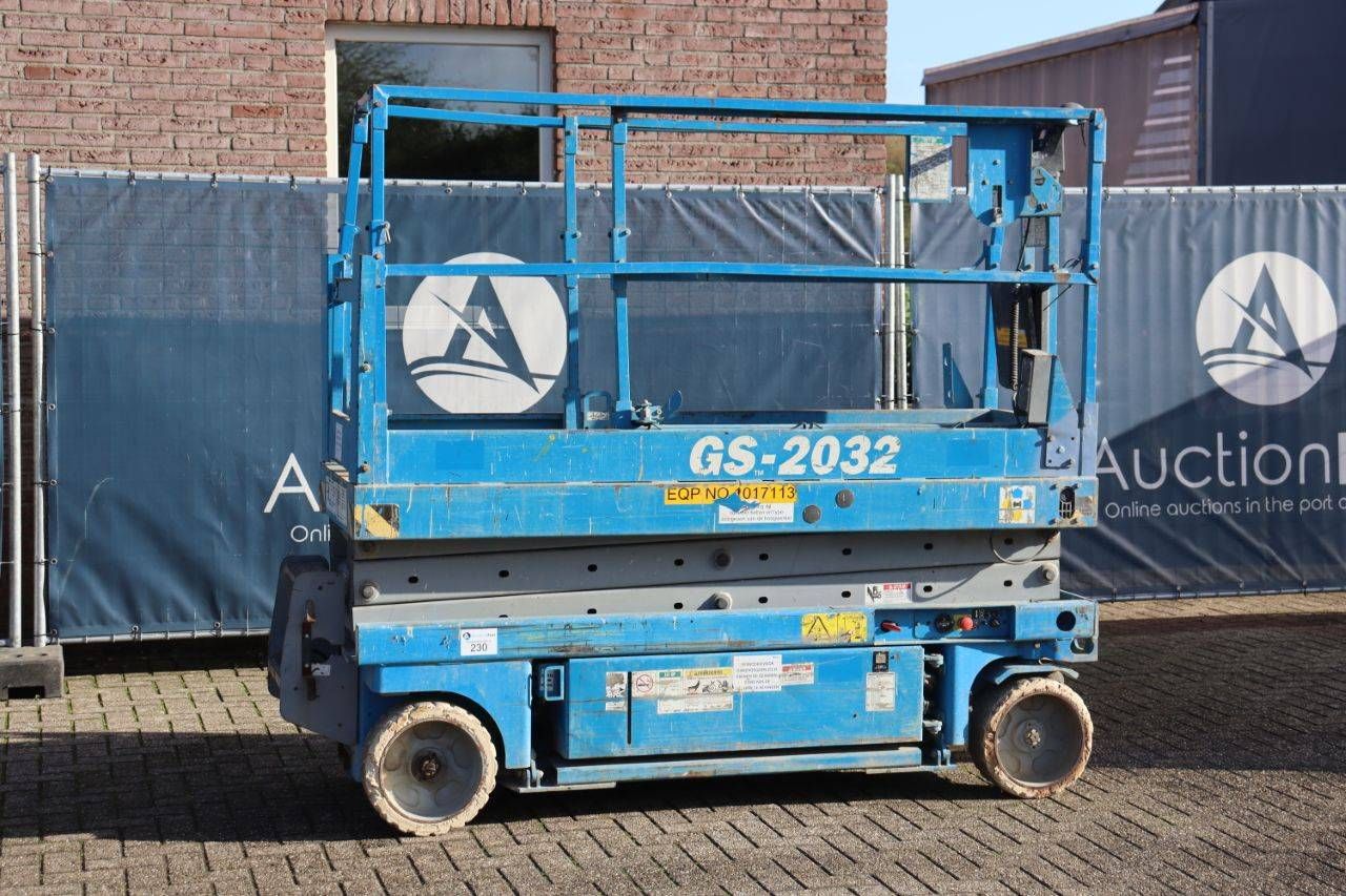 Scissor Lift Genie GS-2032 Electric 2003