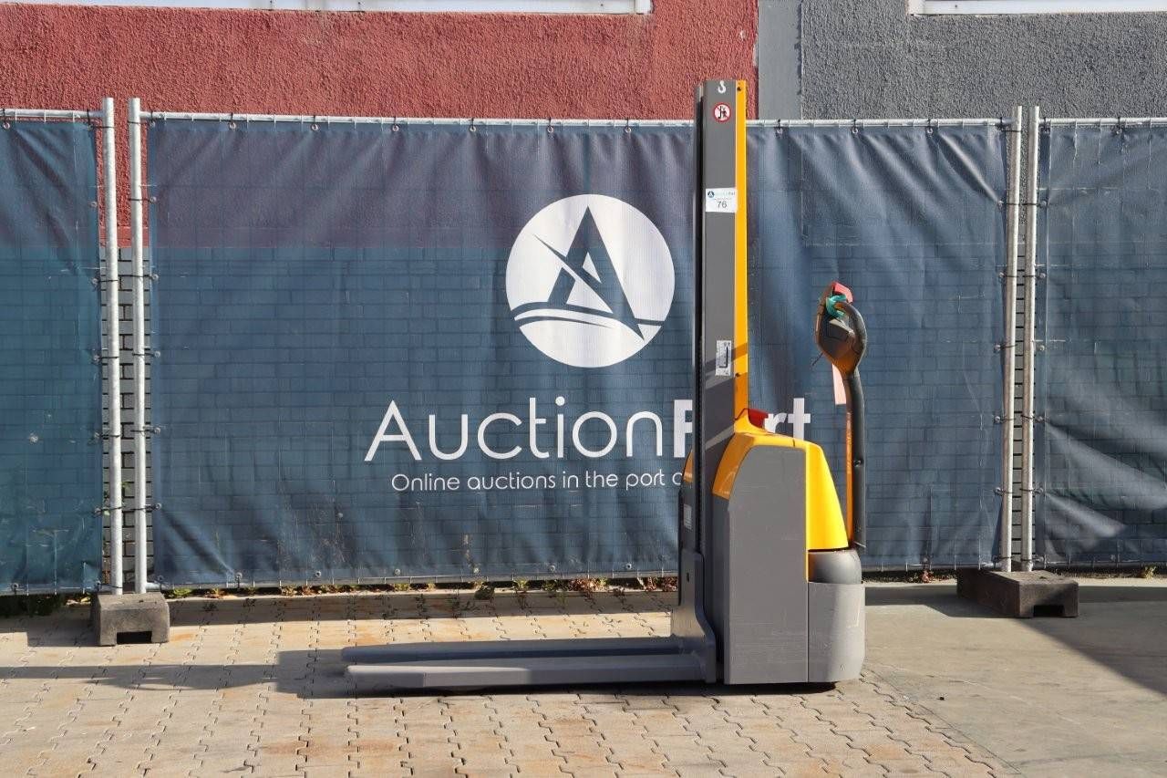 Stacker Jungheinrich EMC 110 Electric 1000kg 1.54m 2018