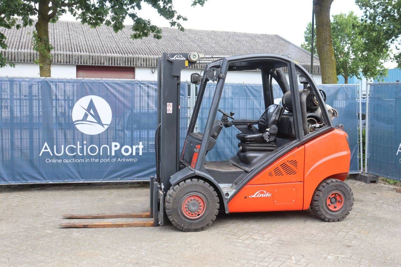 Carrello elevatore Linde H25T-01 a GPL, portata 2500 kg, anno 2010