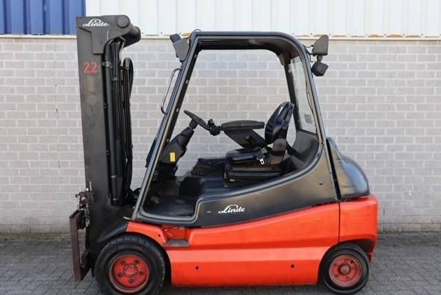 Linde E30-02 Electric Forklift 3000kg 2003