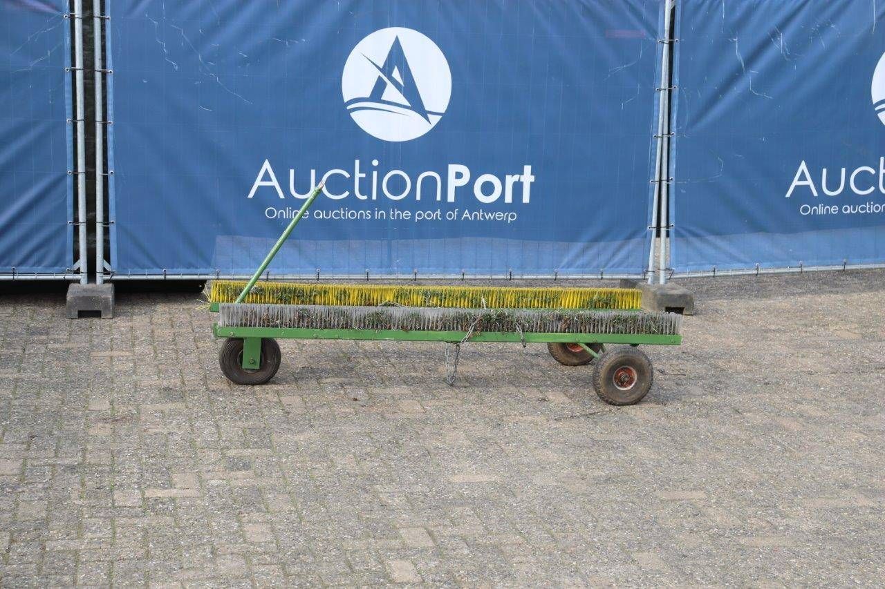 Mobile artificial grass maintainer