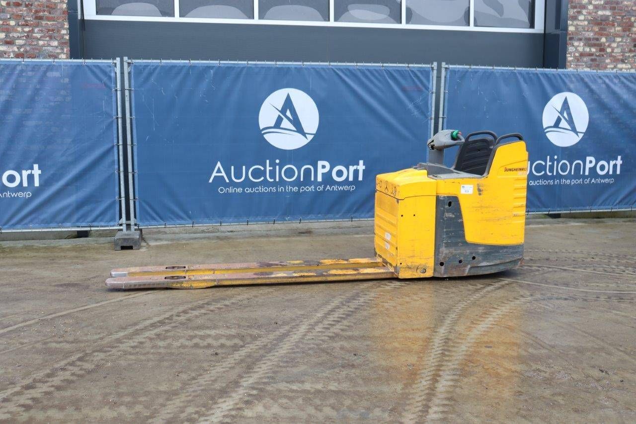 Pallet truck Jungheinrich ERE 225 Electric 2500kg