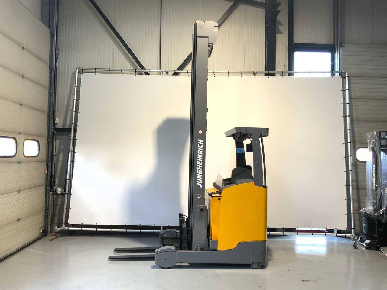 Reach truck Jungheinrich ETV 216 Electric 1600kg 9.1m 2016