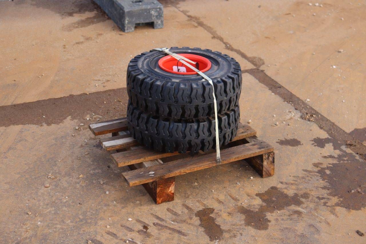 Set of tires EcoSolid 18x7-8 4.33