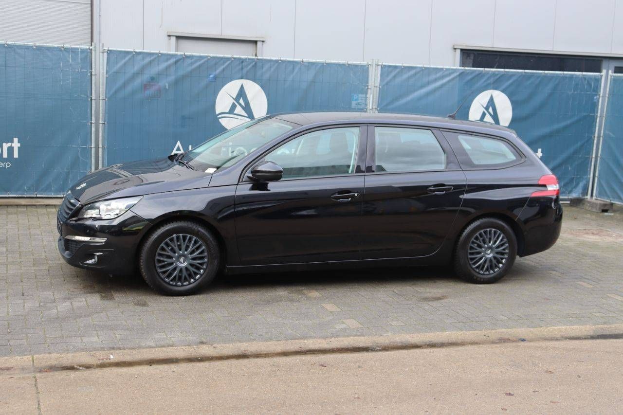 Passenger car Peugeot 308 Diesel 85kW 2016