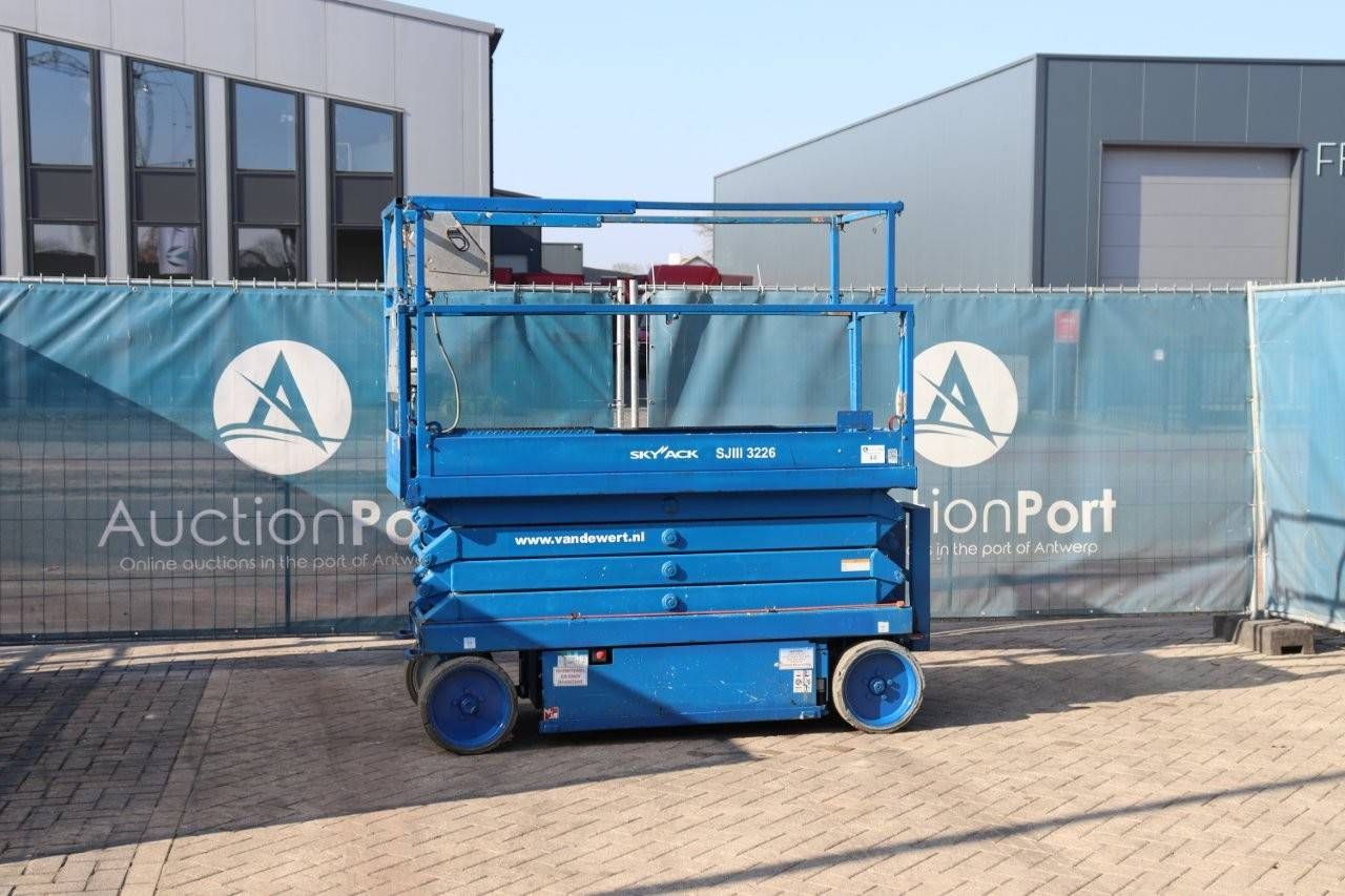 Scissor lift Skyjack SJIII 3226 Electric 9.92m