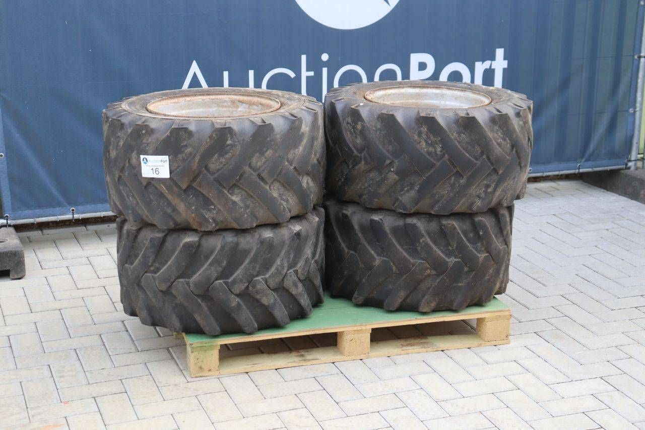 Lot de 4 pneus BKT 15.0/55-17