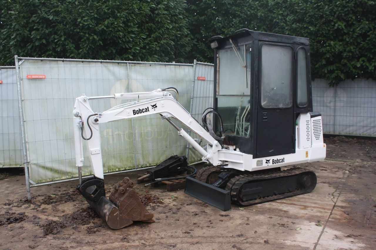 Mini Excavator Bobcat 220 Diesel