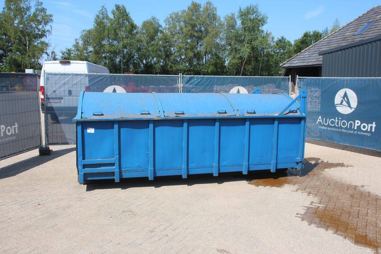 Skip container