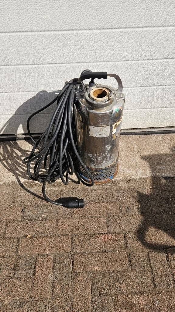 Submersible pump
