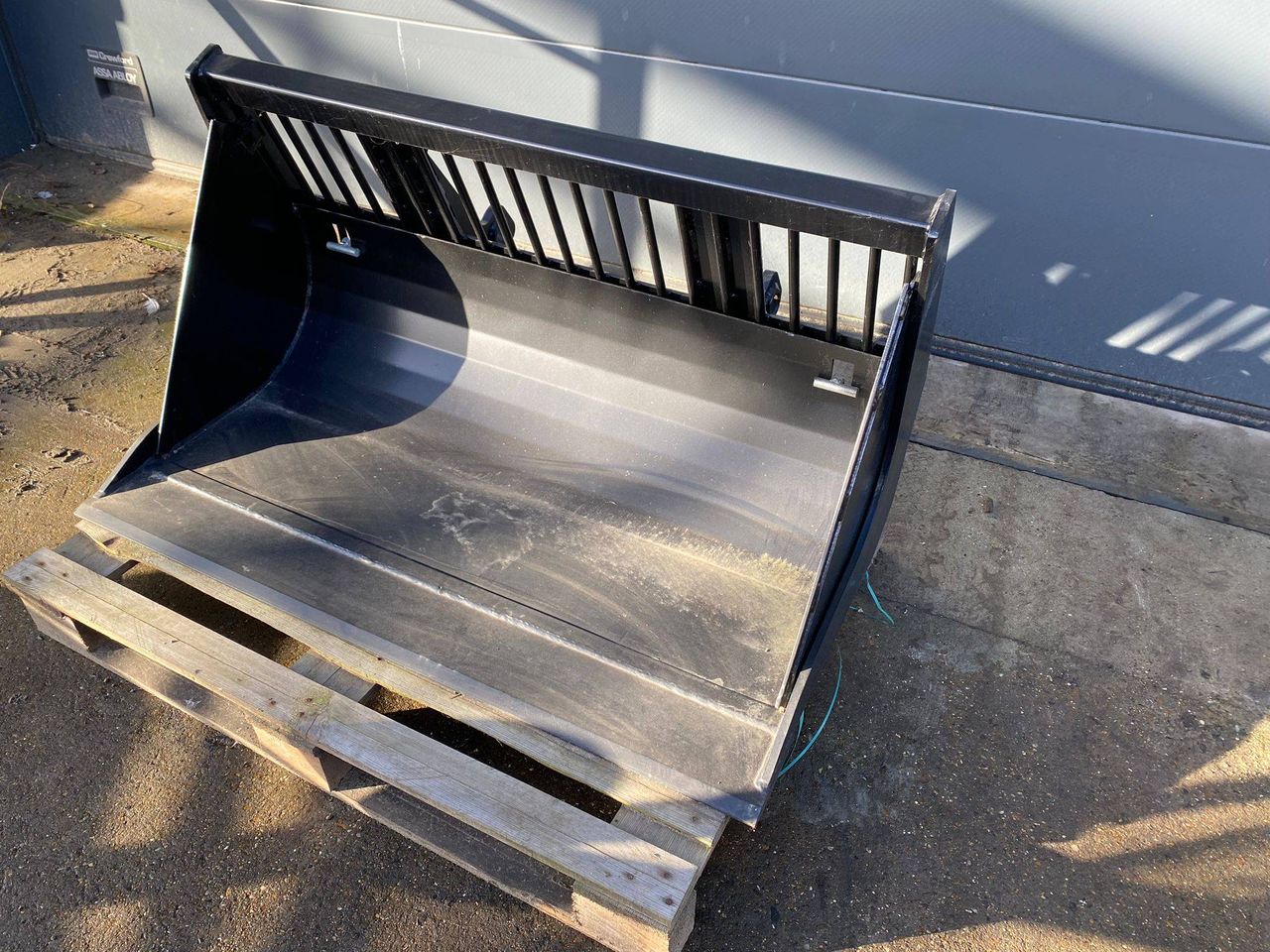 Excavator bucket