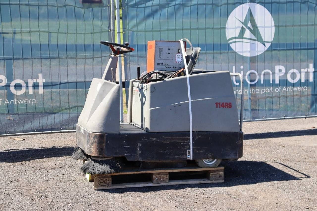 Lincoln 575-100 Electric Sweeper