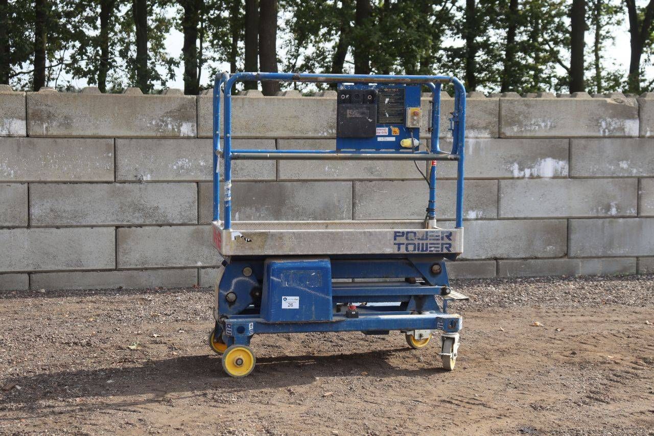 Piattaforma elevatrice a forbice elettrica Power Tower 250 kg 2010