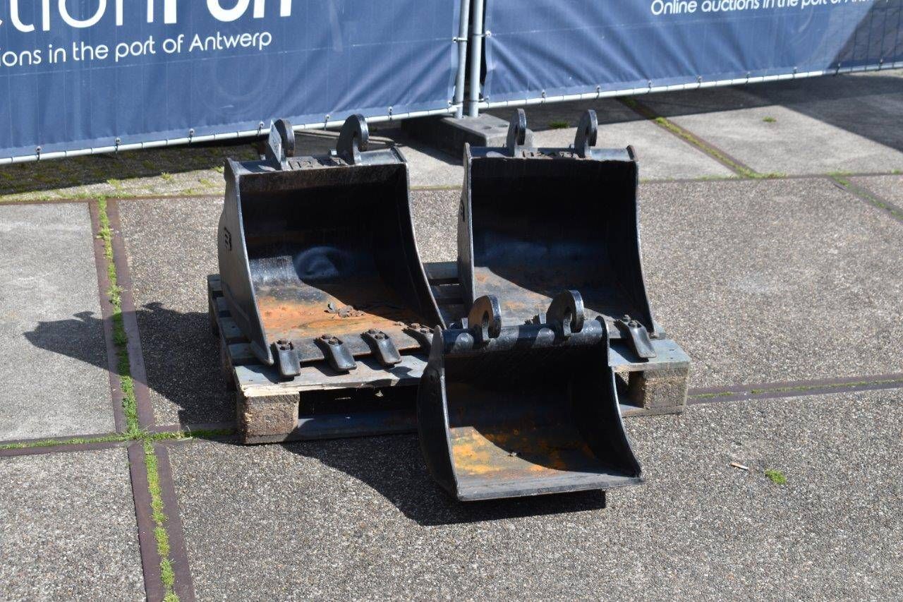 Set of excavator buckets