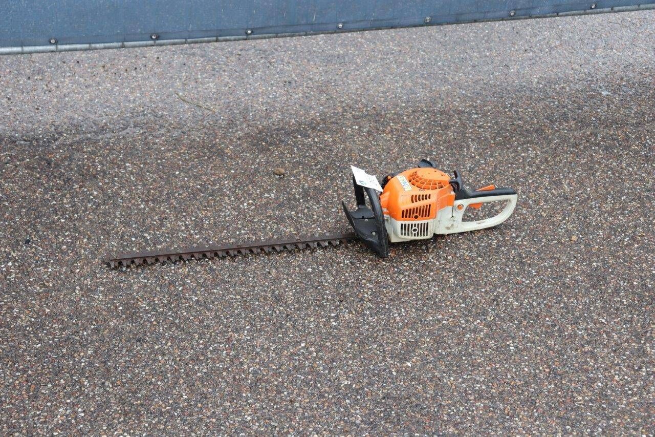 Petrol hedge trimmer