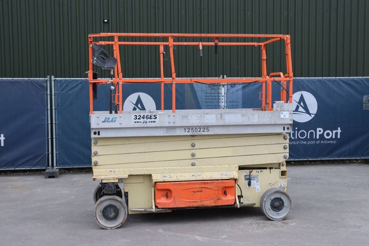 JLG 3246ES Electric Scissor Lift 11.68m 2014