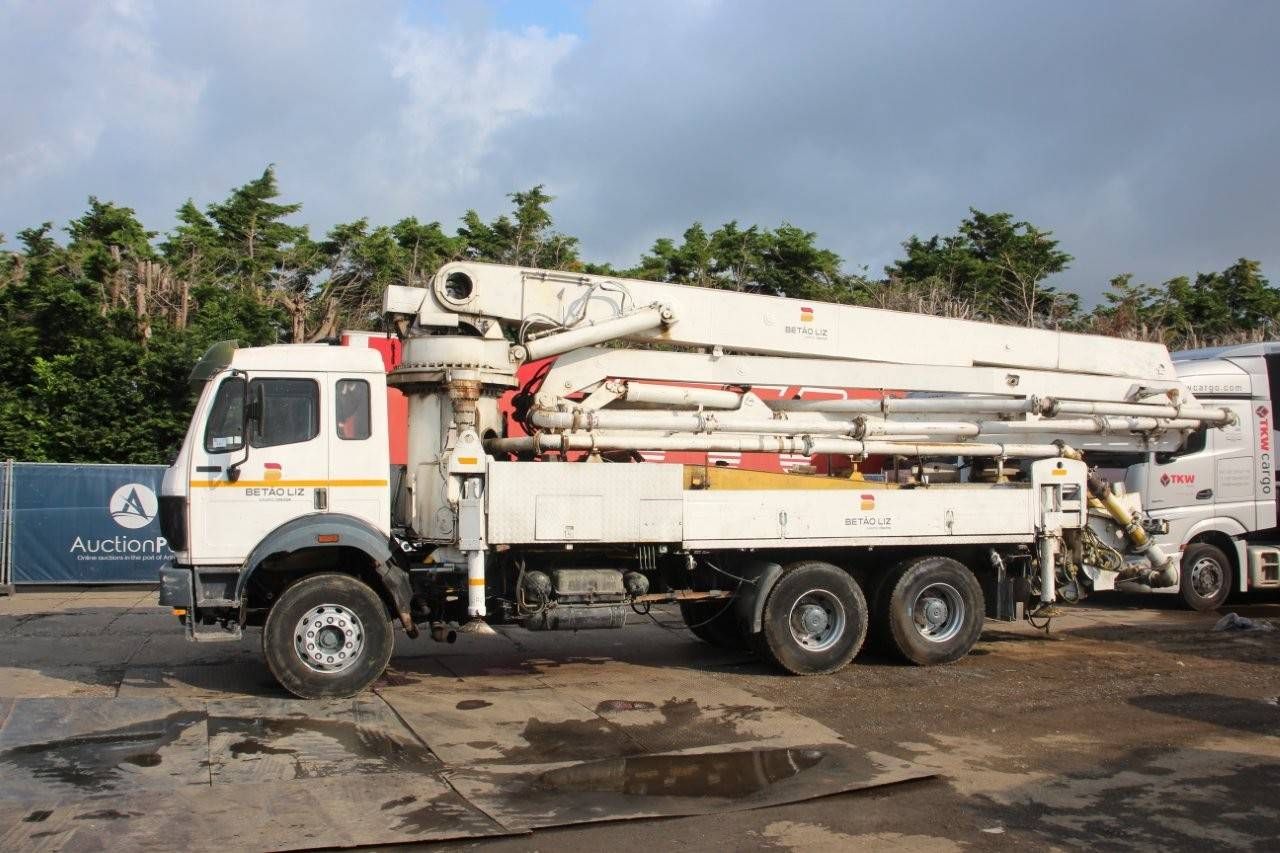Crane truck Mercedes-Benz 2631 Diesel 2020