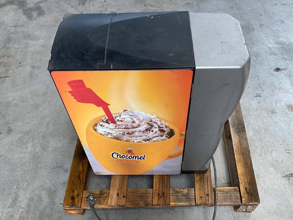 Máquina de leche con chocolate