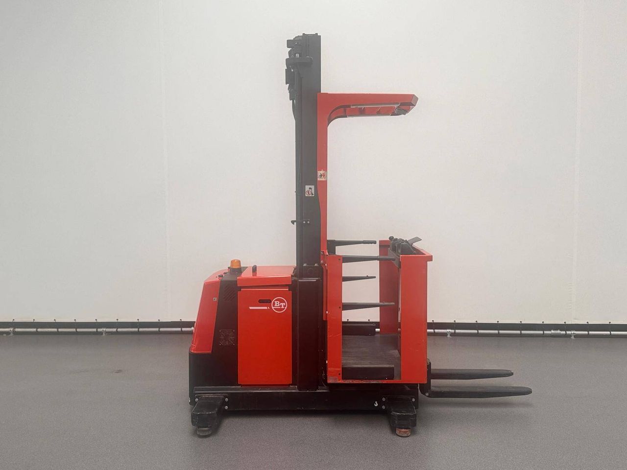 High-rise truck BT OM Electric 1000kg 4.7m 2001