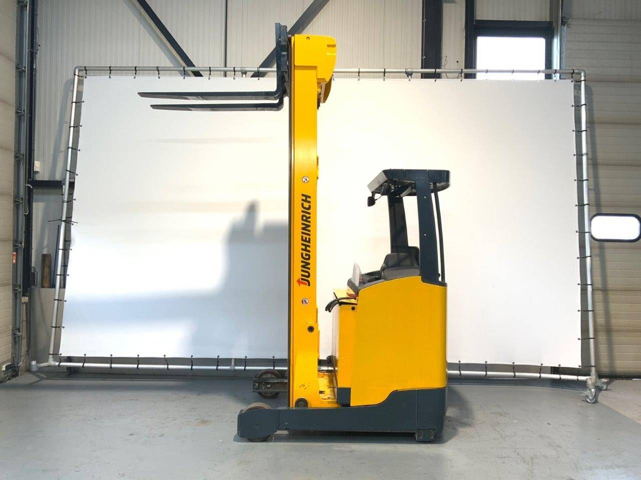 Reach truck Jungheinrich ETV214 Electric 1400kg 