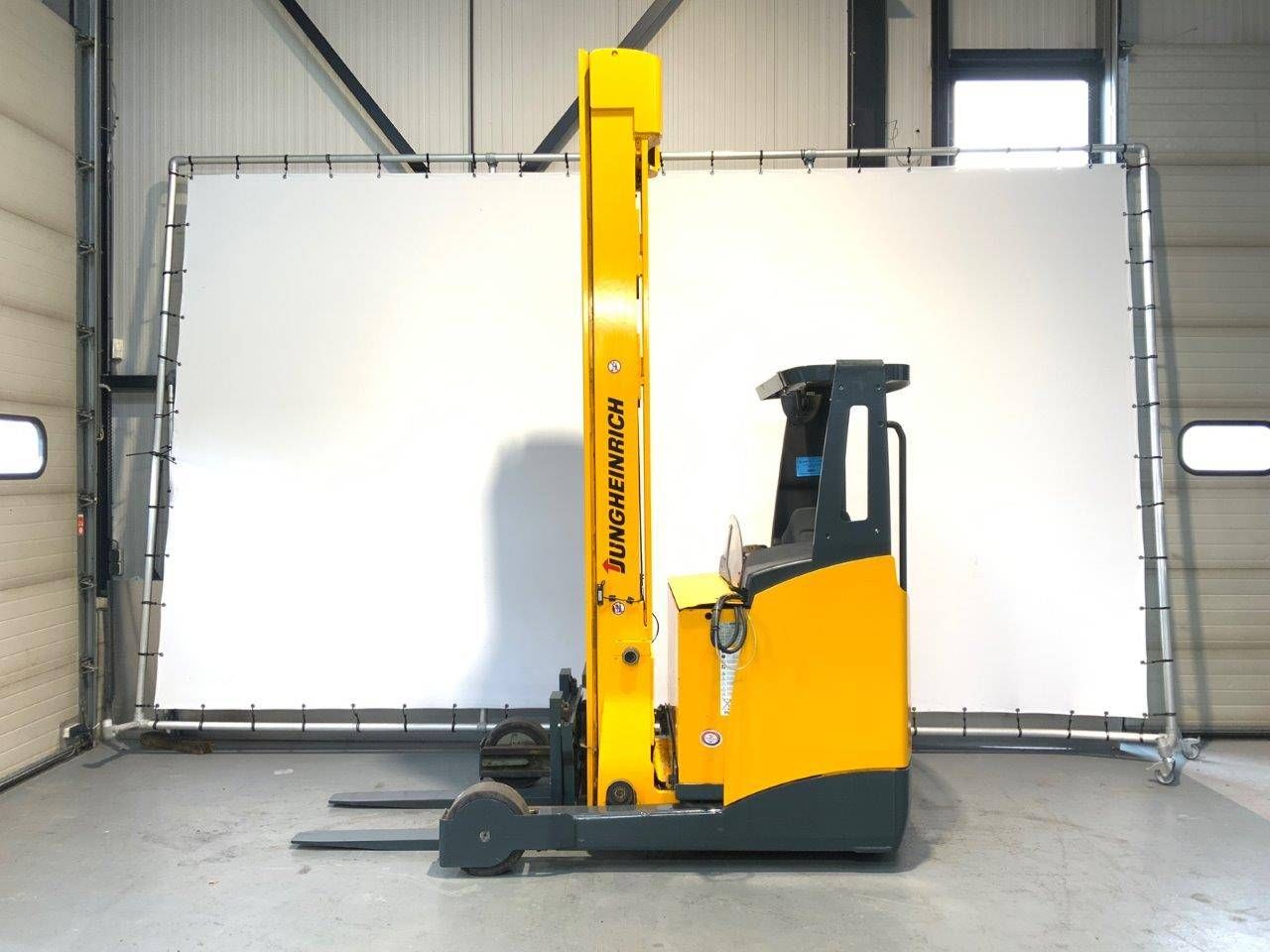Reach truck Jungheinrich ETV 325 Electric 2000kg 8.72m 2013