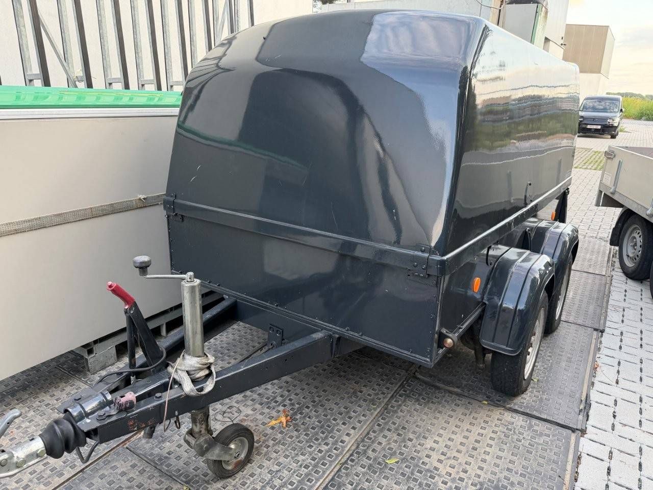 Reboque fechado Westfalia 1500kg 2017 com molas a gás