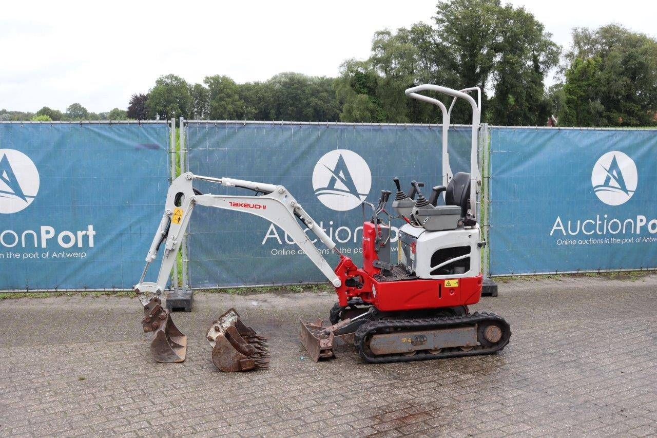 Mini digger Takeuchi TB210R Diesel 12hp 2017