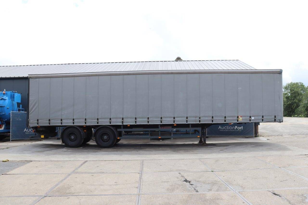 Curtainsider trailer Fruehauf oncrk 32-220A