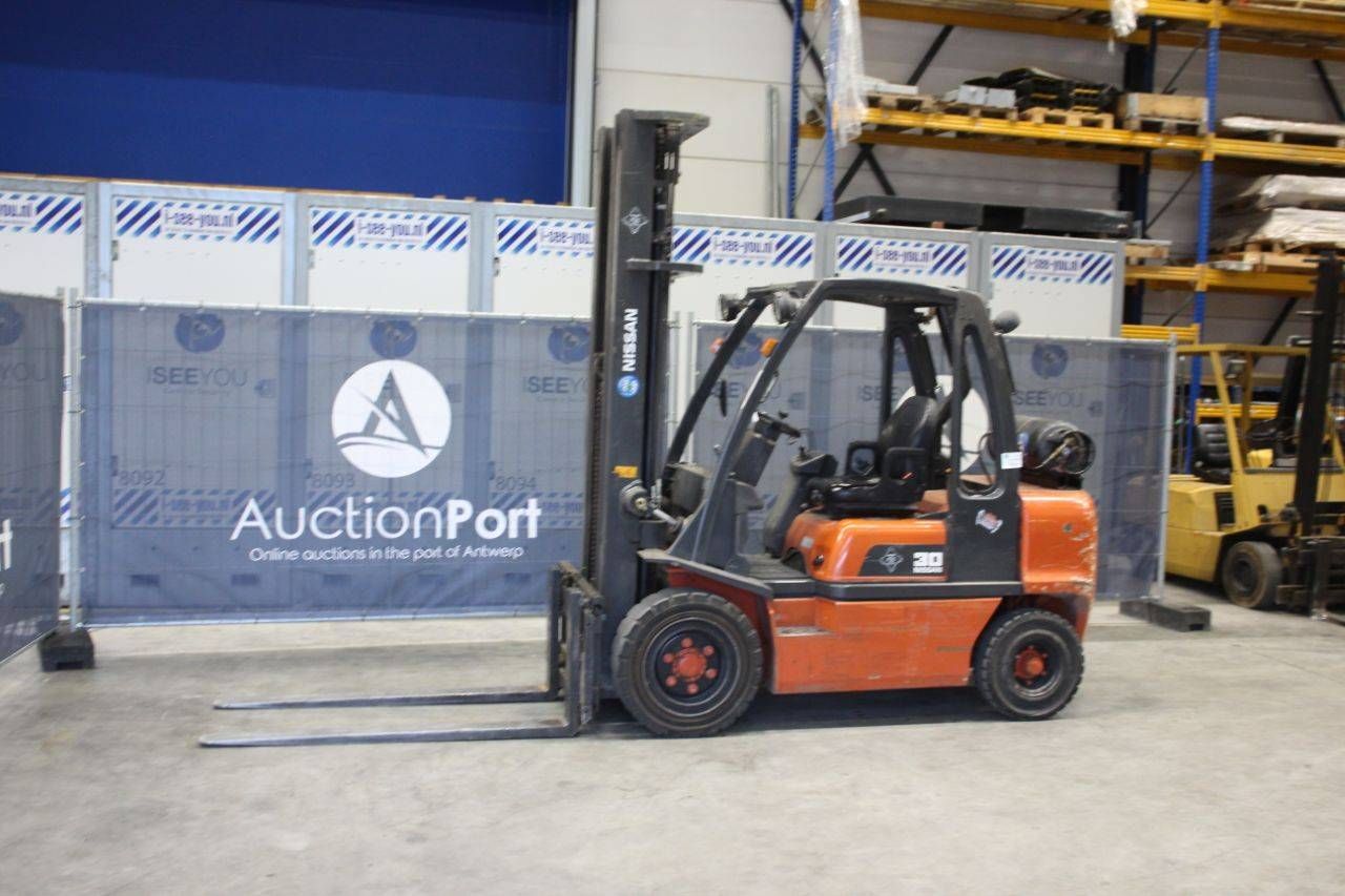 Forklift Nissan 30 LPG 3000kg 6.0m