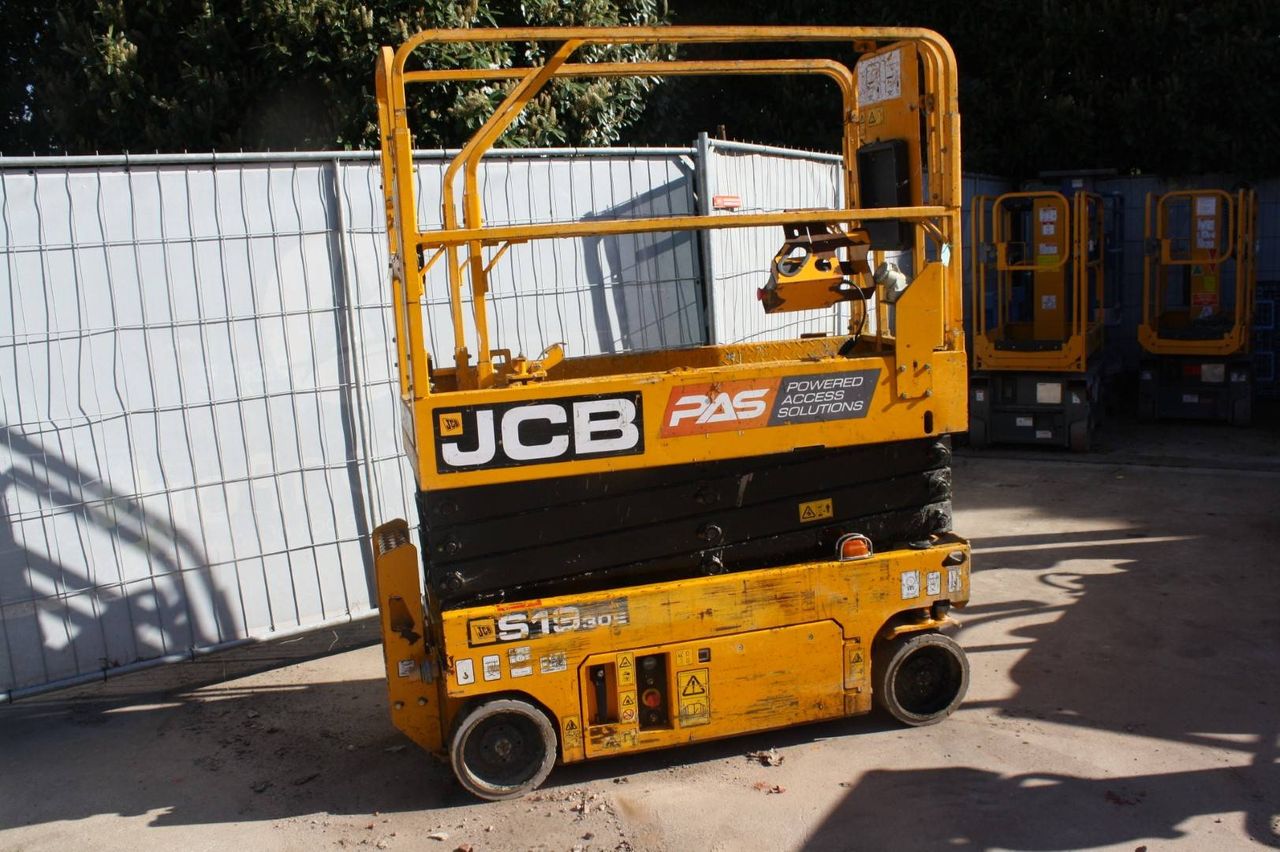 Scissor lift JCB S19-30E Electric 230kg 8m 2019 with built-in charger
