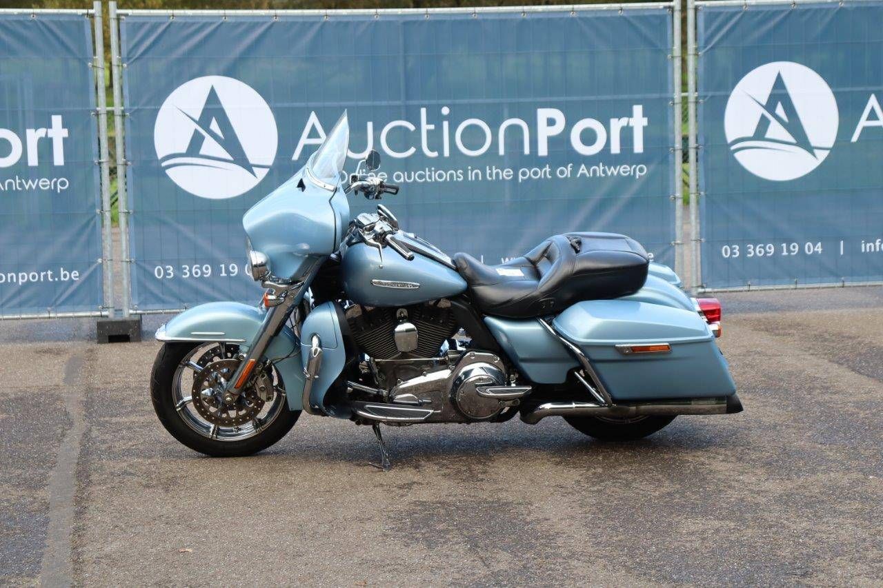 Motorcycle Harley-Davidson Street Glide CVO Petrol 2014