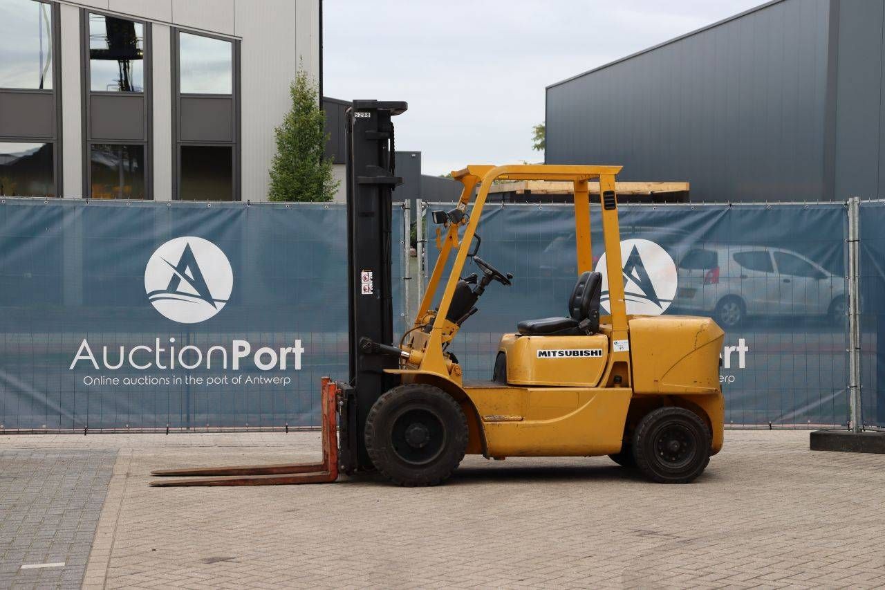 Gabelstapler Mitsubishi FD30K Diesel 3000kg 4,0m 2001