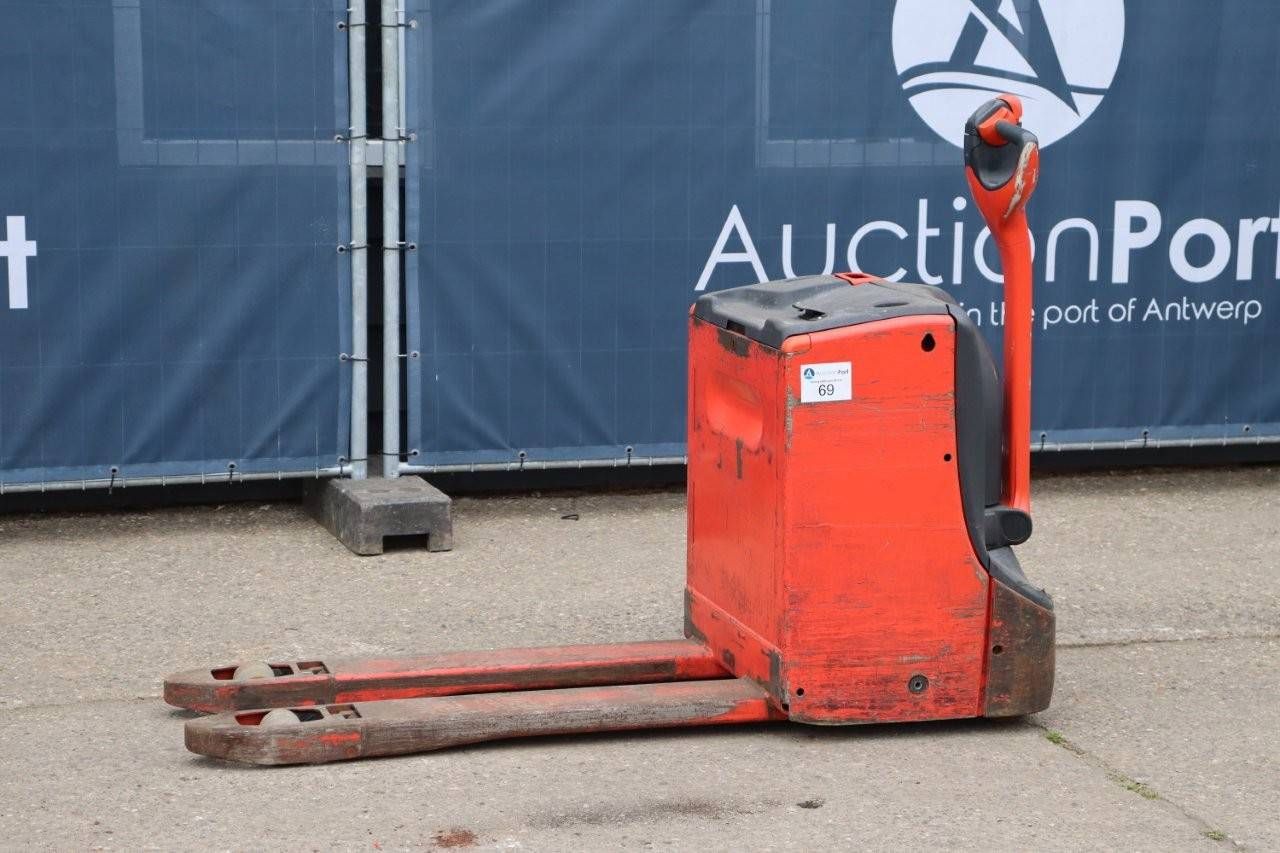 Electric pallet truck