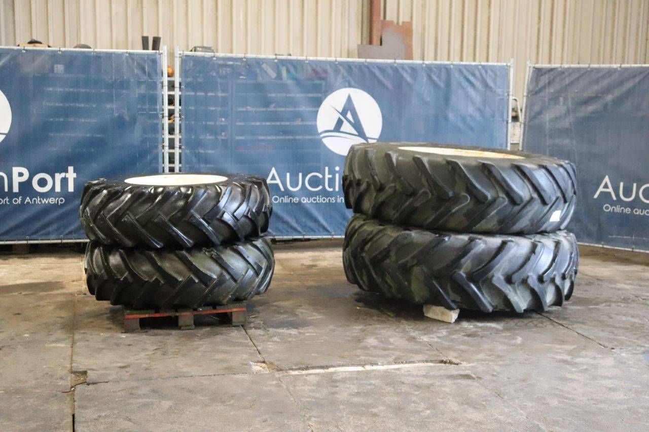 Set of tractor tires Goodrich 16.9-26/Alliance 20.8R38 from International 1455 (Margin)