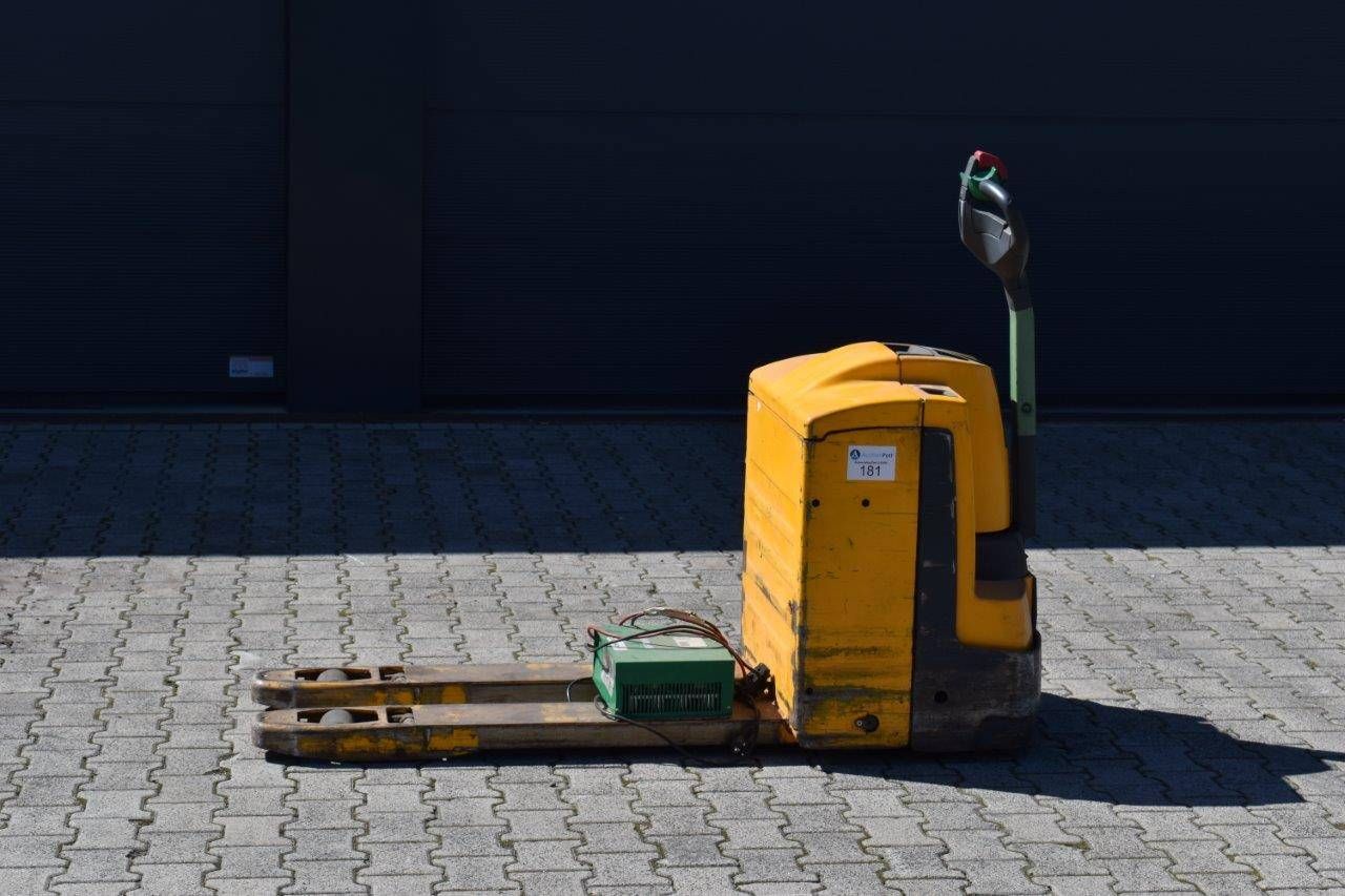 Jungheinrich pallet truck