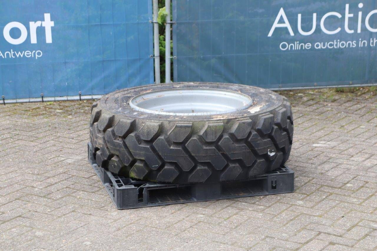 Tire 400/75-28