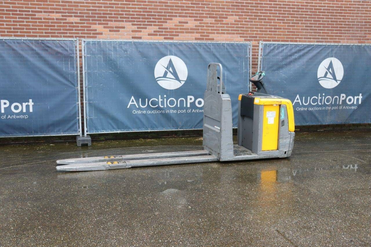 Pallet truck Jungheinrich ECE225 Electric 2500kg
