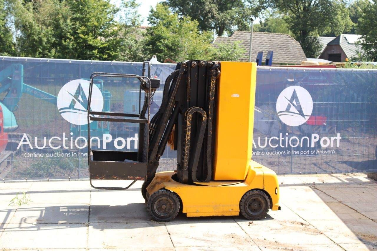 Electric Mast Lift