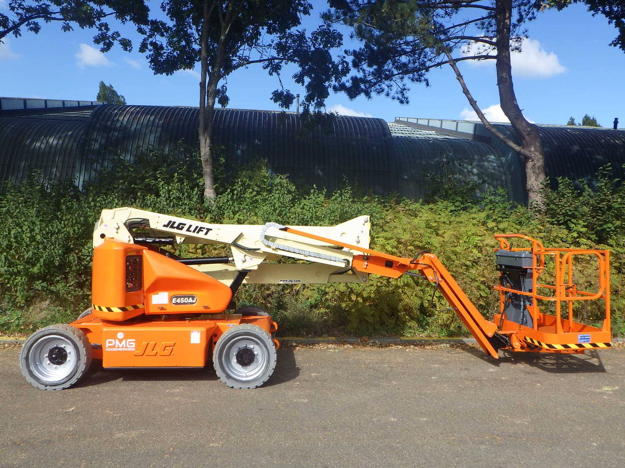 JLG E450AJ Articulated Boom Lift 15.72m Electric 2011
