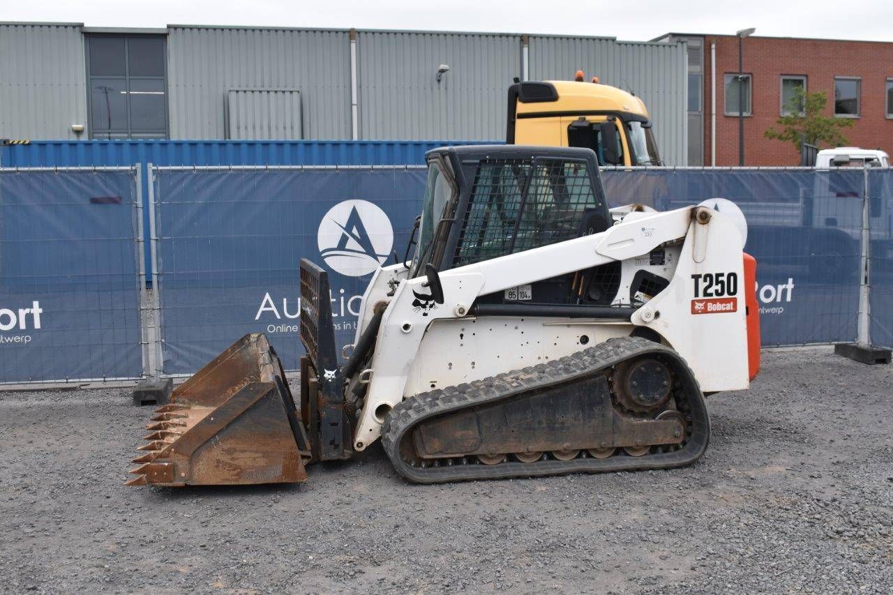 Skid steer loader Bobcat T250 Diesel