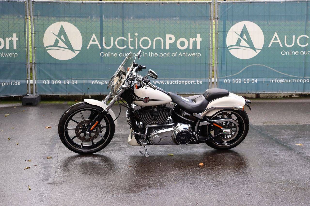 Harley-Davidson BREAKOUT SOFTAIL Motorrad Benzin 2014