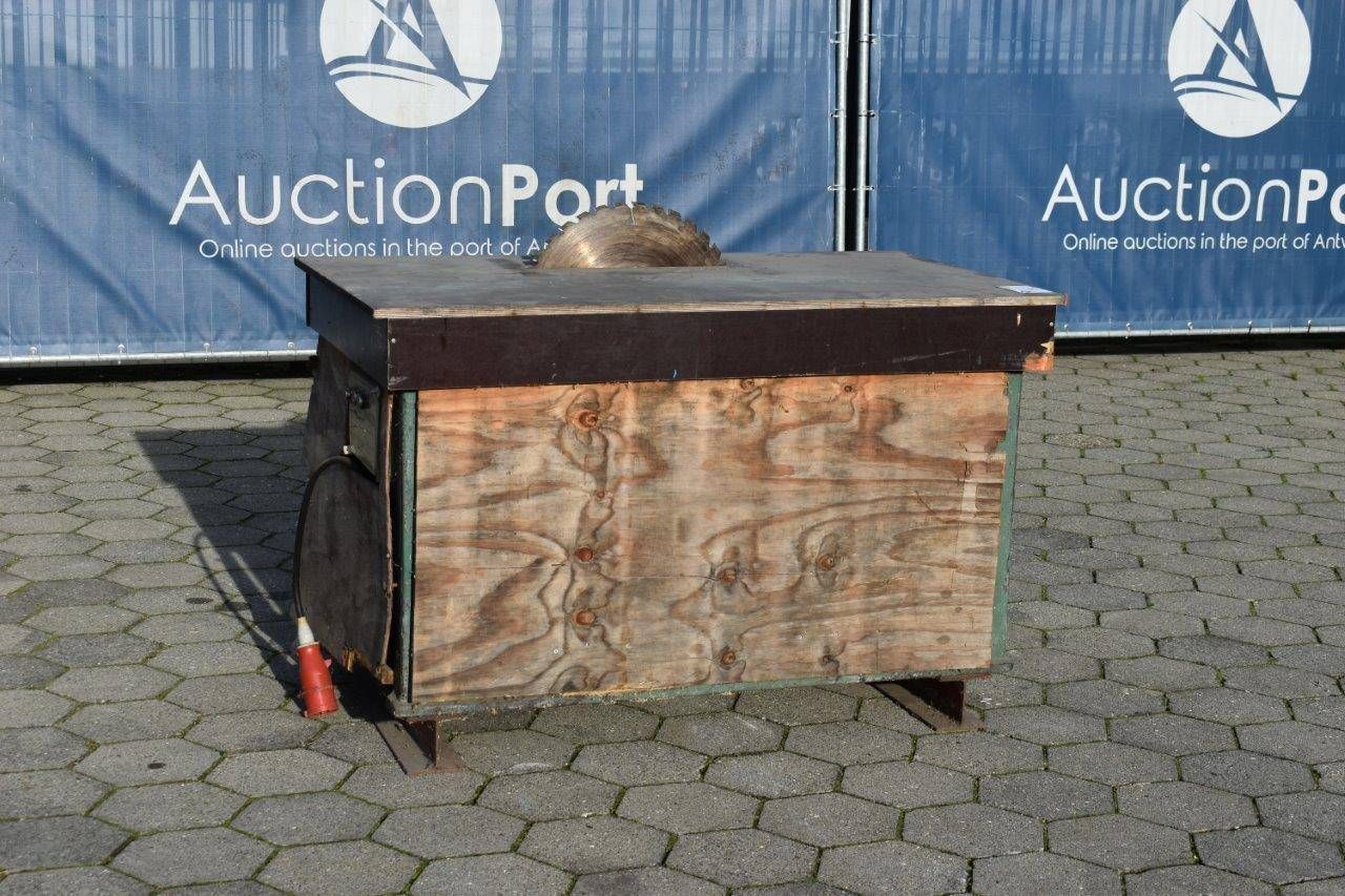 Saw bench